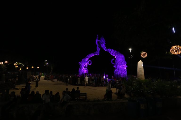 Supervisa gobierno de Solidaridad obras de avenida Juárez; enciende nuevo alumbrado público en Parque Fundadores