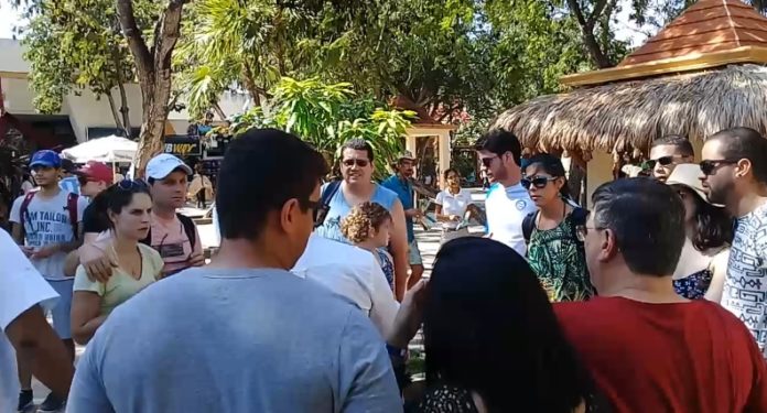 Afluencia turística en ruinas de Tulum a fin de año