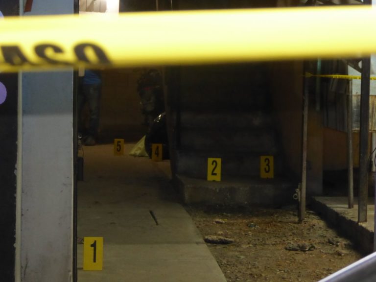 Detonaciones con arma de fuego en Villas del Sol, un hombre libra las balas