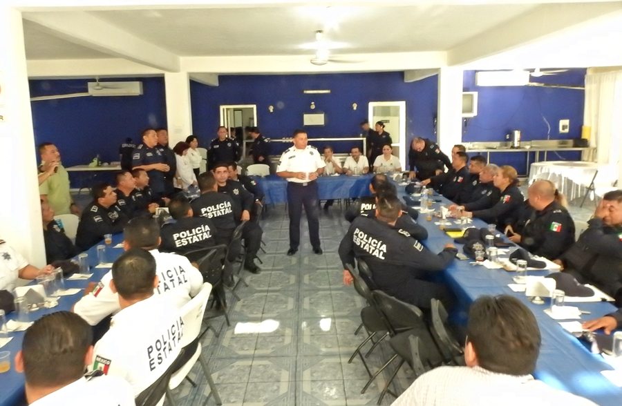 Policías celebran convivio navideño