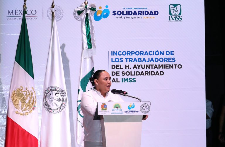 Cumple Cristina a servidores públicos, más de dos mil 600 son afiliados al IMSS