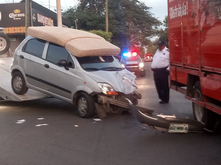Matiz choca contra refresquero Chetumal
