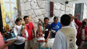 Llevan su mensaje de cariño a la Virgen Morena.