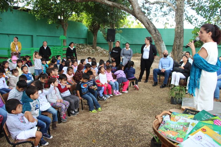 Hacen "Lectura bajo los árboles" con niños del CIPI