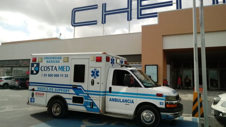 cae estructura sobre mujer de villas del sol2