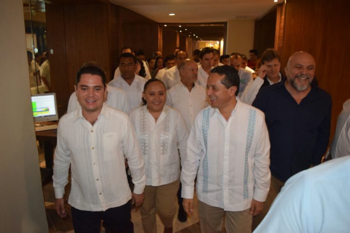 carlos joaquín2 230118