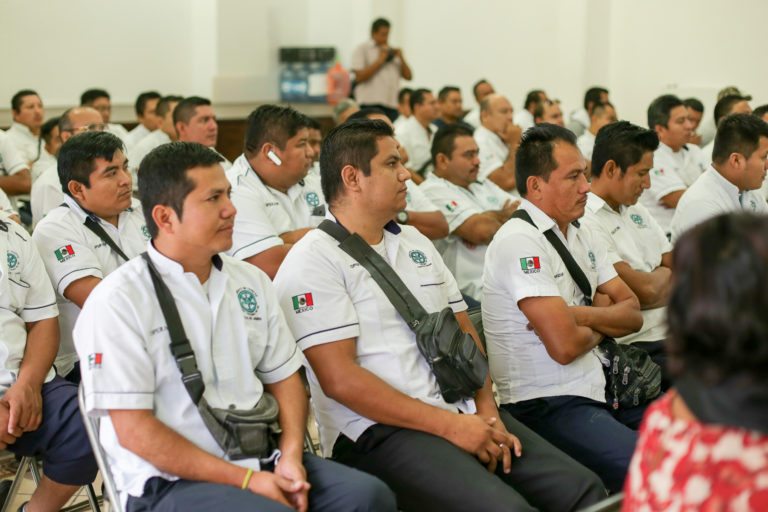 Sensibilizan a conductores de transporte público sobre el trato a personas con discapacidad