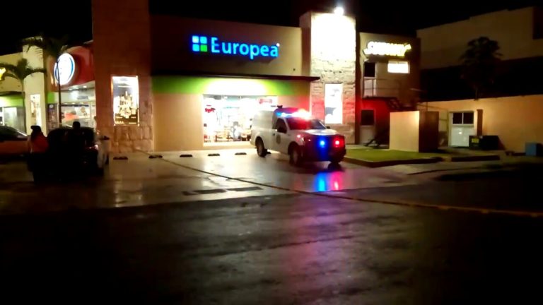 Mujer es asesinada en GoMart de Cancún