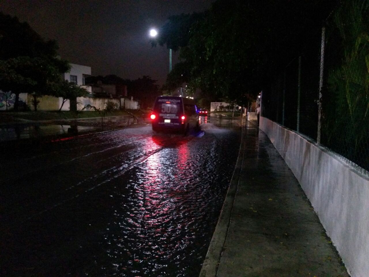 Lluvia encharca Misión del Carmen