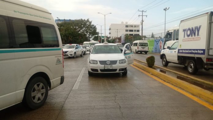 CHOCAN TRES VEHICULOS EN AV 30