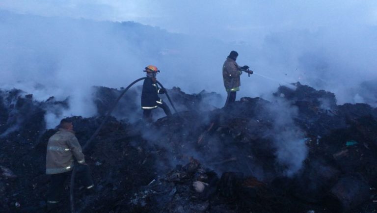 Controlan incendio en antiguo basurero