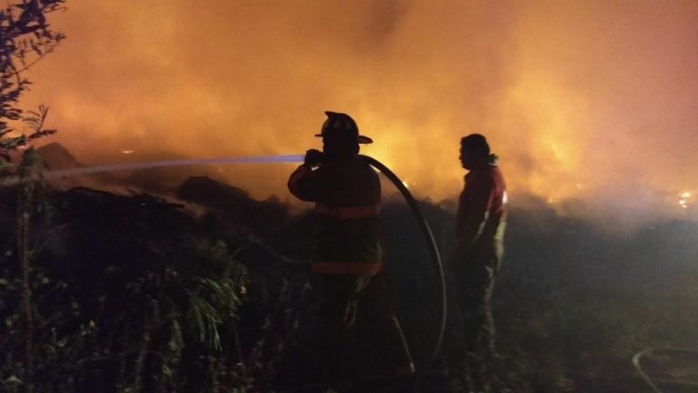 Se incendia antiguo basurero de Cancún