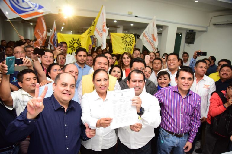 Zelaya a la cabeza, pese a fuego amigo