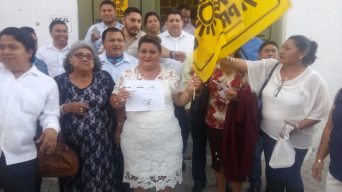 Nelia Uc Sosa se inscribe por el PRD