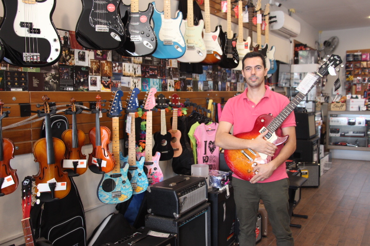 Guitarras, de los instrumentos musicales más pedidos para el Día de los Reyes Magos