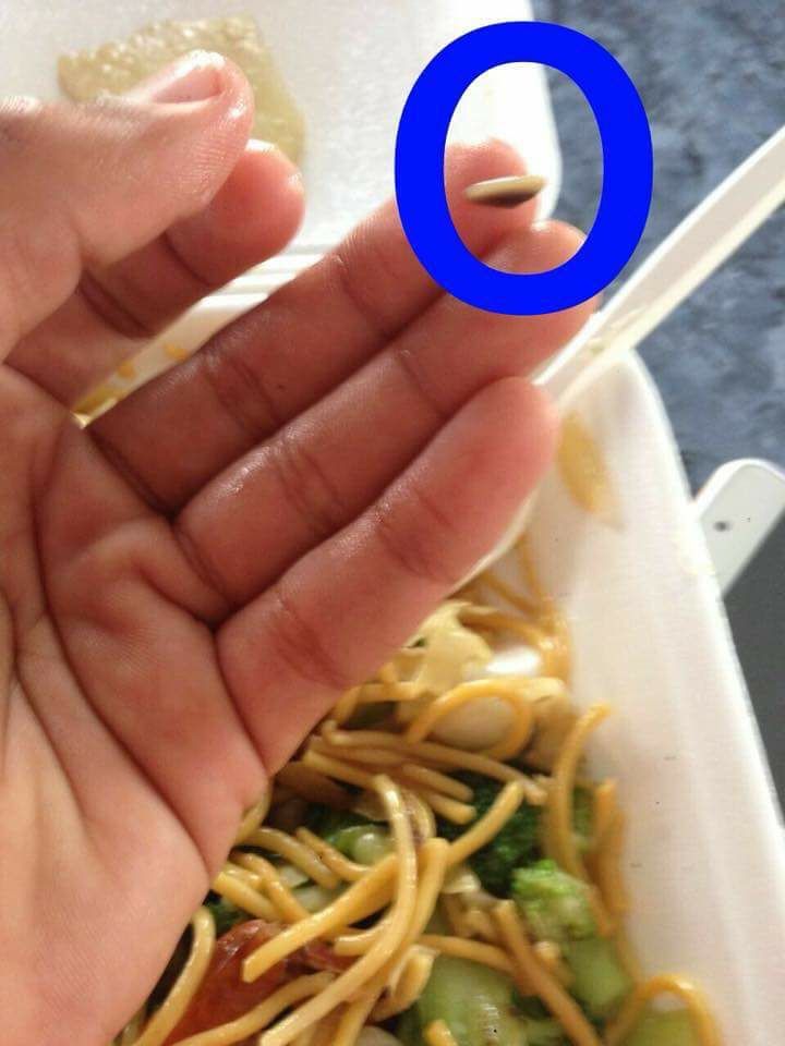 Sirven plato con uña de perro en Restaurante Chino