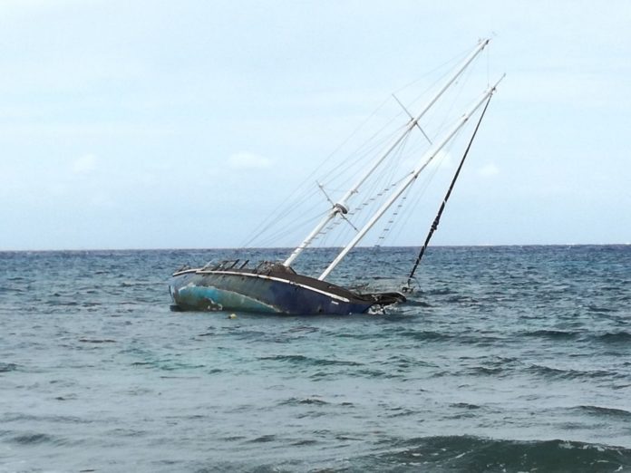 Velero encallado en Cozumel