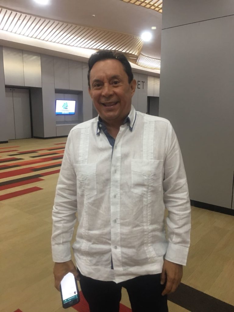 Exigen poner orden en servicio de combis de Cancún