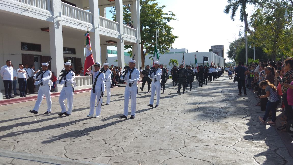 Encabeza el gobernador la ceremonia del Día de la Bandera
