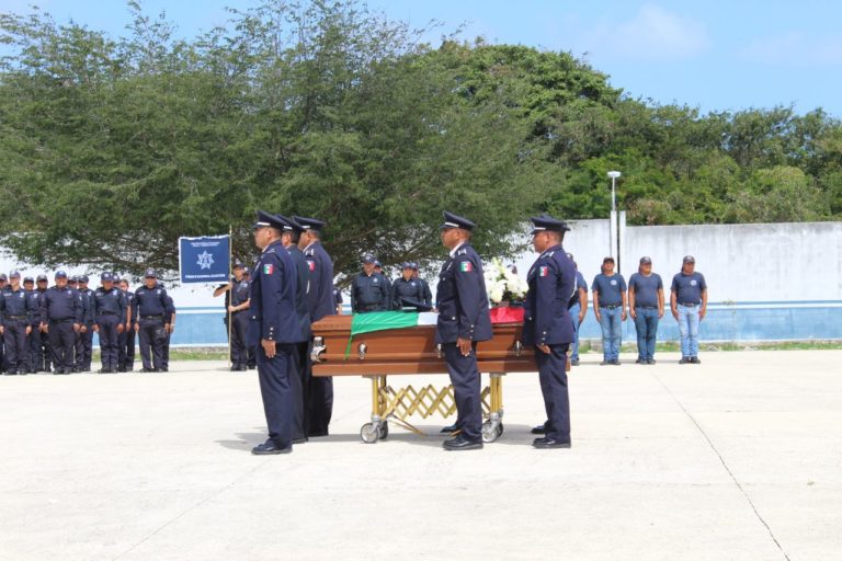 Dan último adiós a policía abatido en Playa