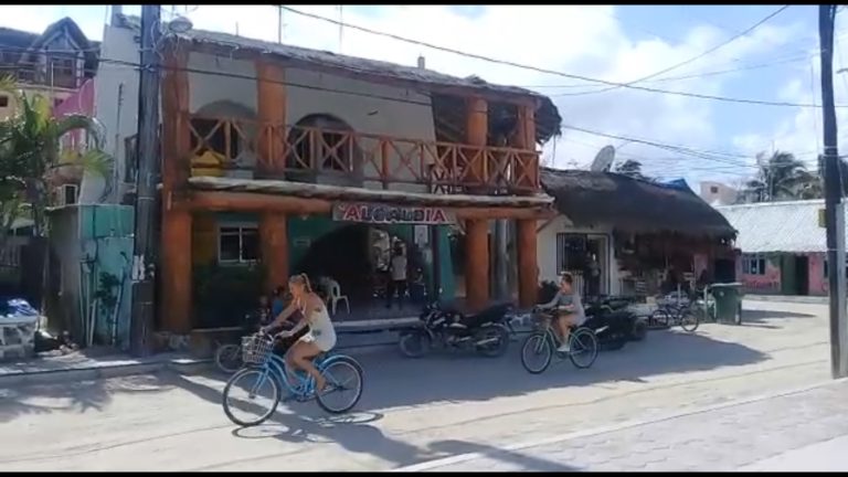 Holbox, aún en riesgo de colapso