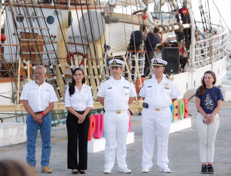 Puerto Morelos da la bienvenida a los estudiantes del buque escuela “Sorlandet”
