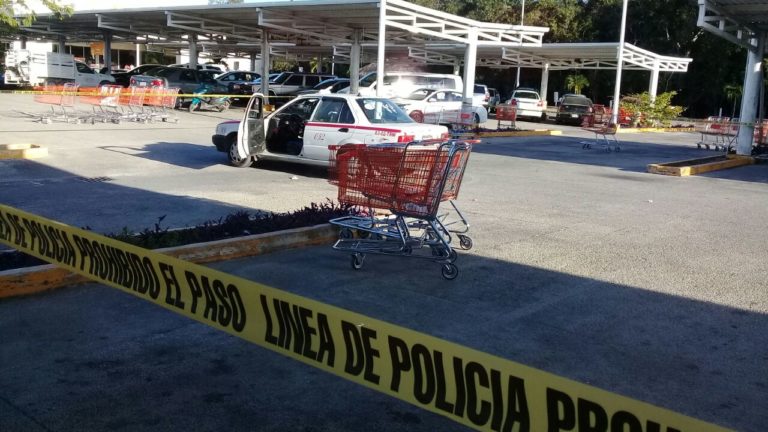 Intentan ejecutar a taxista en Tulum