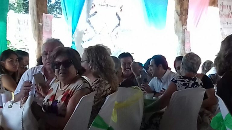 Se reúne “Chanito” con asociación priista