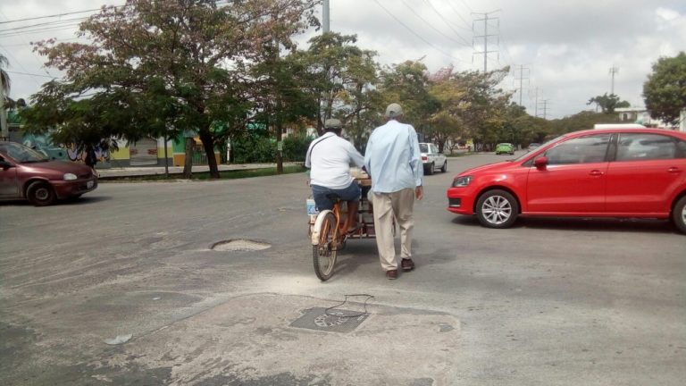 Exigen semáforo en crucero de la SM 517 en Cancún