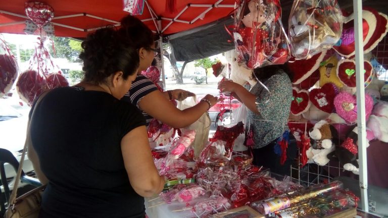 Pequeños comerciantes esperan la ayuda de “San Valentín”