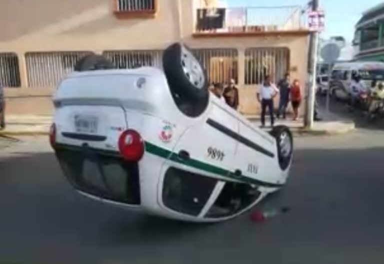 Turicun vuelca taxi en la Ruta 5 de Cancún