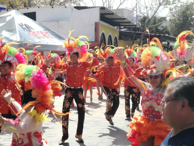 Encabeza el gobernador  festejos del carnaval en Cozumel