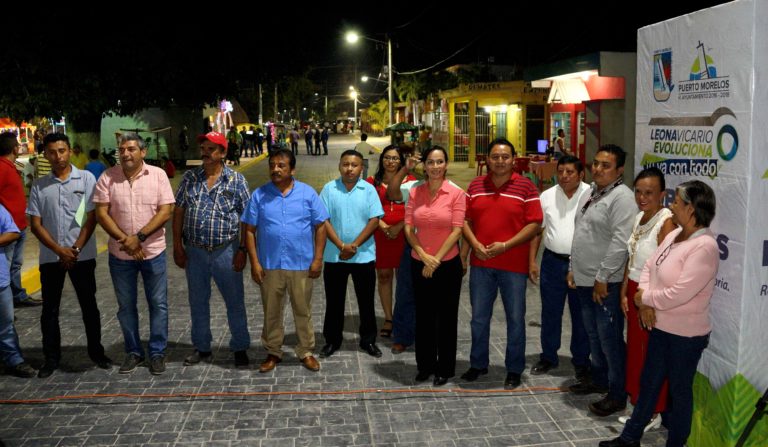 Entrega Laura Fernández calles de concreto hidráulico en Leona Vicario