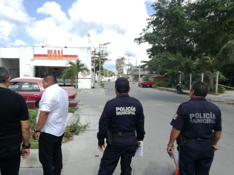A balazos, roban en carnicería de Cozumel