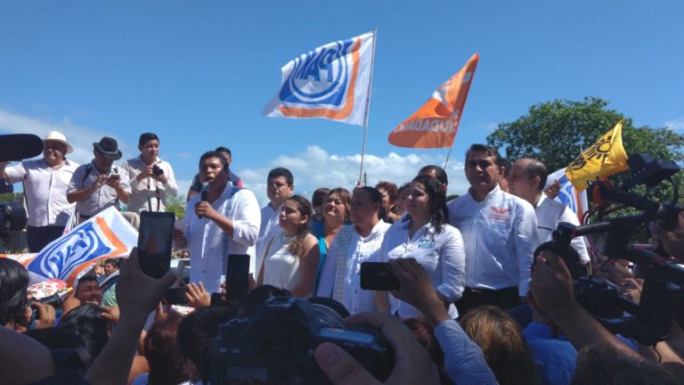 “Gallos” panistas dan discurso de unidad