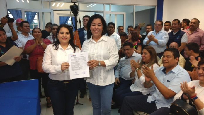 Mayuli Martínez se registra para senaduría
