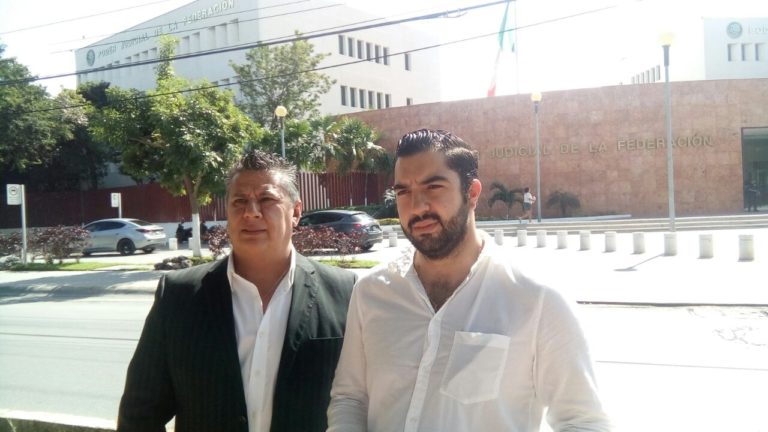 Intenta Cinépolis “callar” judicialmente negligencia que dejó ciegos a abuelitos