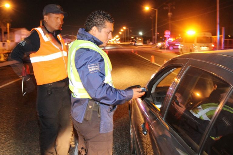 Policía de La Paz Baja California, en vez de multar borrachos los llevará hasta sus casas