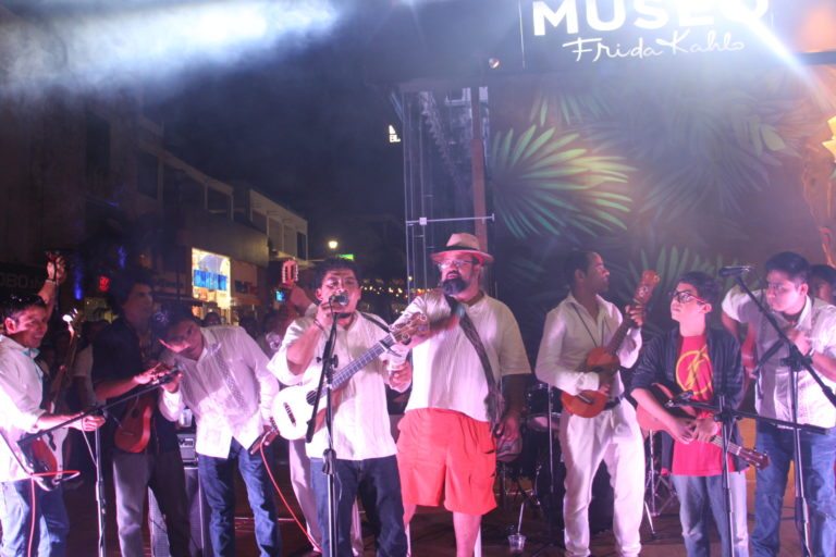 Daniel Pacheco, explicó La Bamba por Playa se realizará de manera virtual. debido a la pandemia por Covid-19, pero su cometido será el mismo: "llamar a la paz de Playa del Carmen y el mundo". También adelantó que en este evento se realizará un homenaje a todos aquellos que han sufrido los estragos del coronavirus.