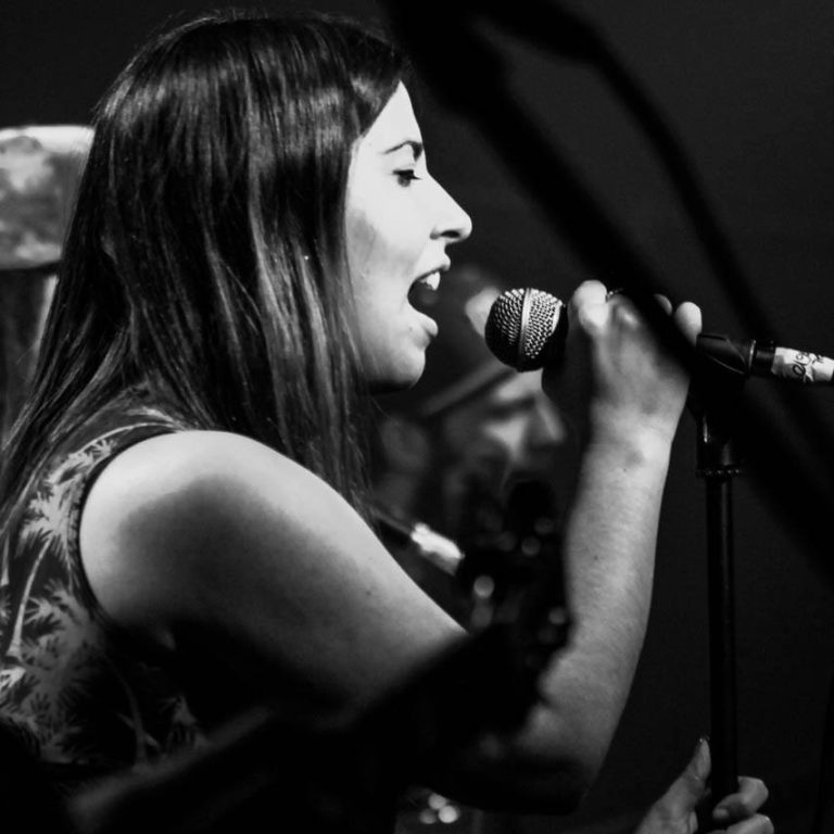 Dana Salguero y María Latin Jazz, abrirán el concierto de Choclok