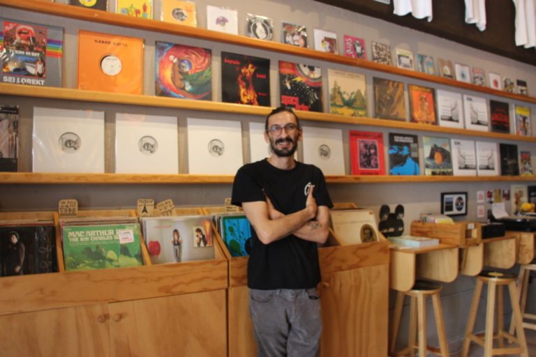 Así es la cultura musical del vinilo en Playa del Carmen
