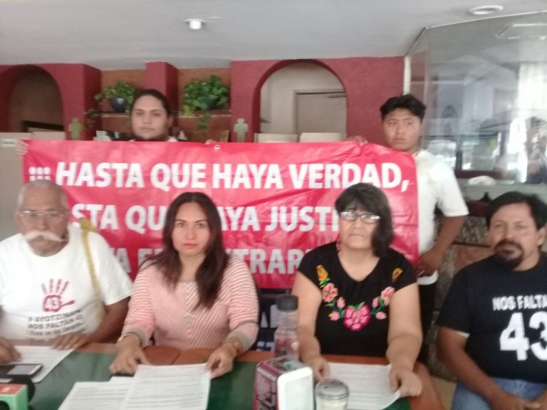 Aguardan quintanarroenses llegada de padres de desaparecidos de Ayotzinapa