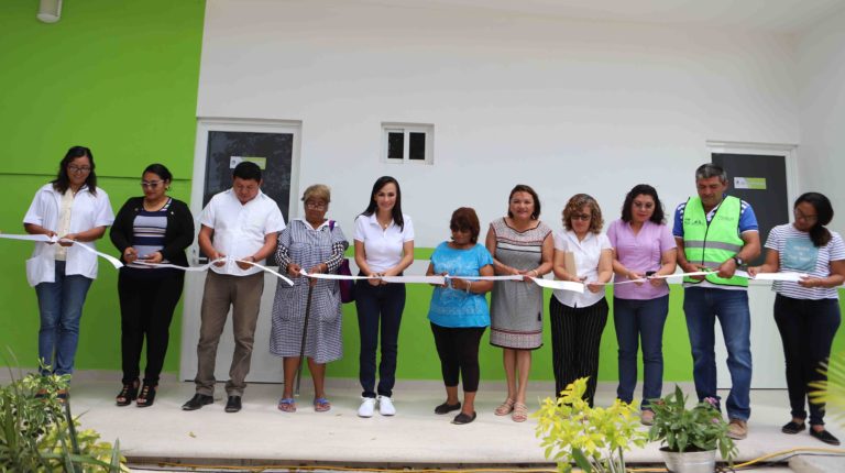 Inaugura Laura Fernández ampliación del dispensario médico de  Puerto Morelos