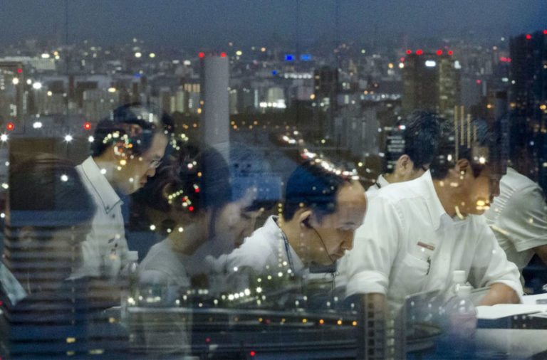 Gobierno de Corea del Sur ya no quiere coreanos tan chambeadores