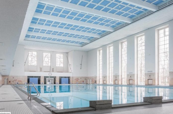 Un emblema de la arquitectura nazi de 1938 fue restaurado por un estudio de arquitectura alemán, se trata de la alberca olímpica Schwimmhalle Finckensteinallee, que fue lugar de entrenamiento de las Leibstandarte SS, el cuerpo de protección personal de Hitler.