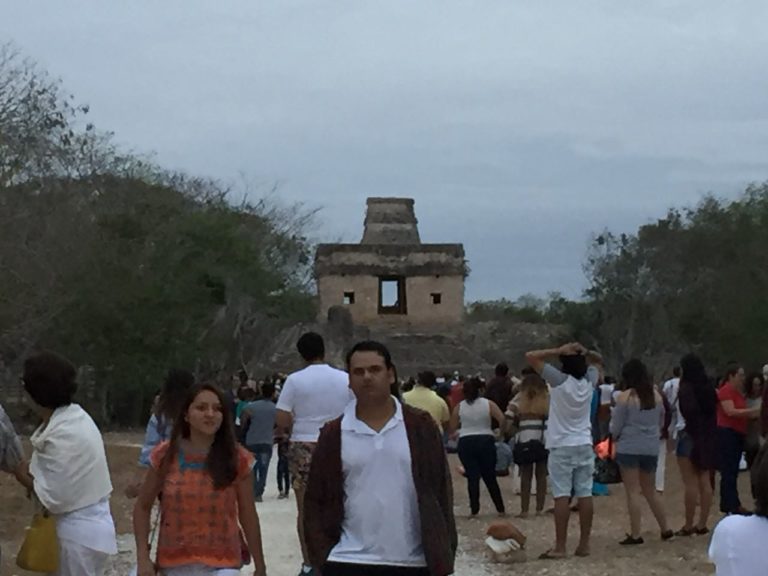 Y el sol no quiso salir en Dzibichaltún