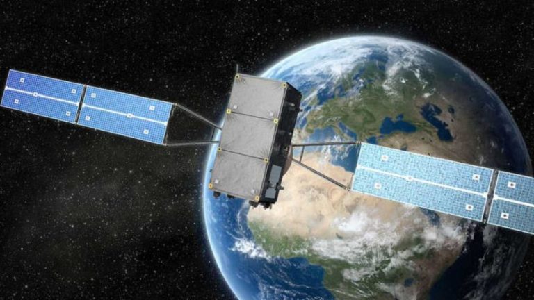 satélite comercial recuperable