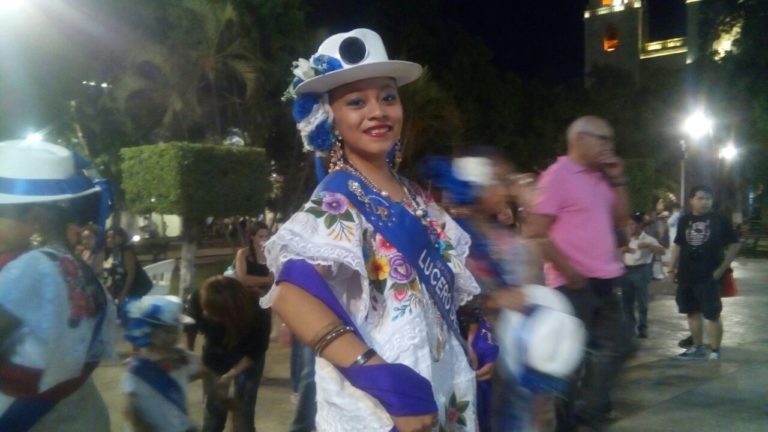 Bailan jarana para ayudar a niños con capacidades especiales