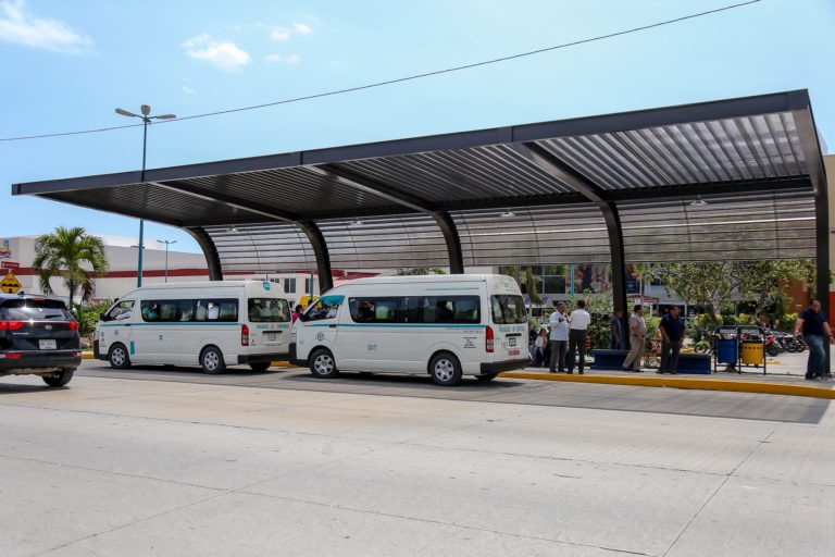 Inaugura gobierno de Solidaridad cinco nuevos paraderos