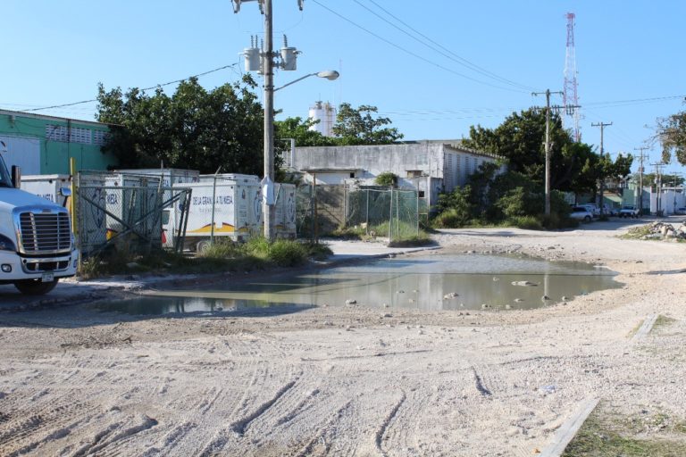 Atenderá Ayuntamiento “mega bache” en zona industrial